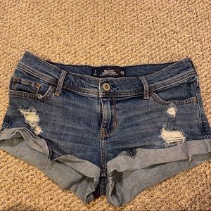 Hollister slouchy shorts (relaxed fit)